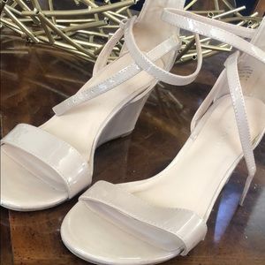 Kelly and Katie nude heels